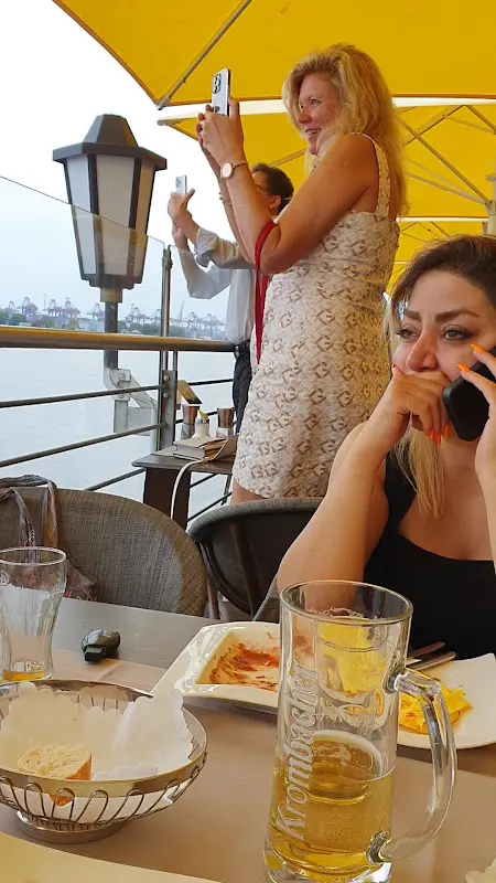 Restaurant - Hamburger Elbspeicher_Hamburg_slider_image_2