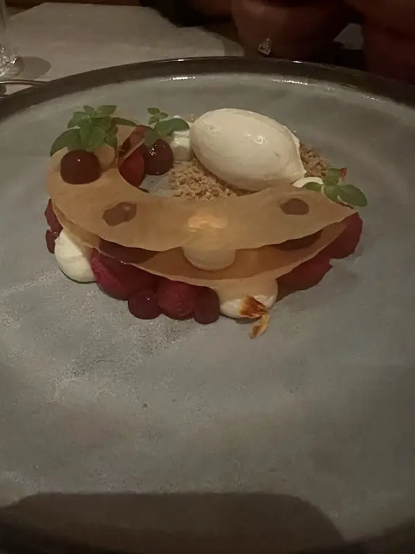 Zeynep Yalçın_Der Player_Hamburg_review