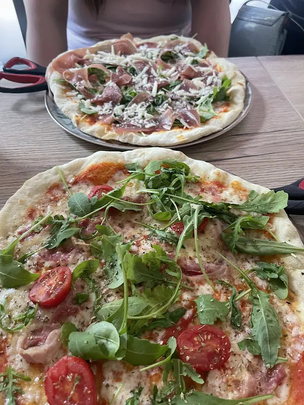 desoxyribonukleinsäure_SixTables_Hamburg_review