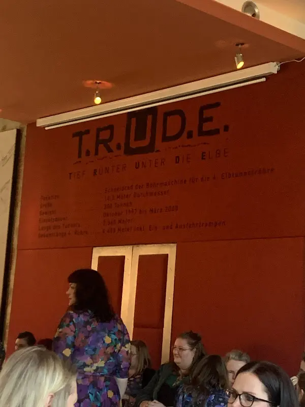 Ima_TRUDE_Hamburg_recensione