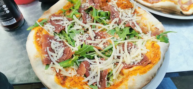 Bistro „Das Erdgeschoss“ Pizza beim Stadtpark_Hamburg_slider_image_2