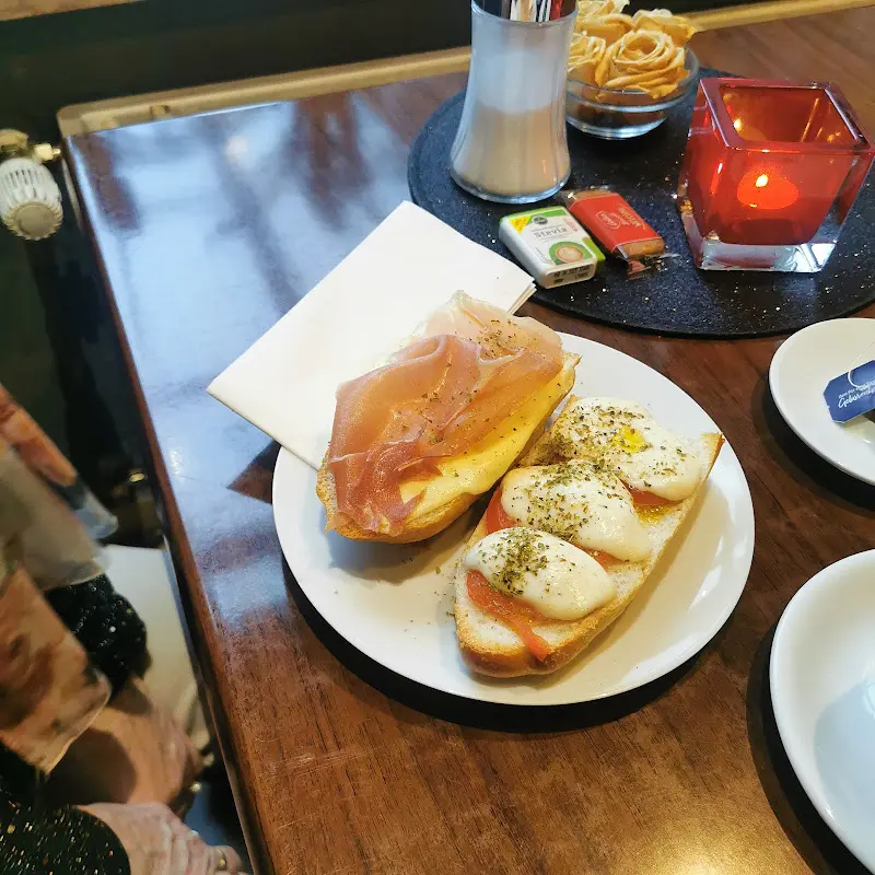 Café Bar Pulcinella_Hamburg_slider_image_2