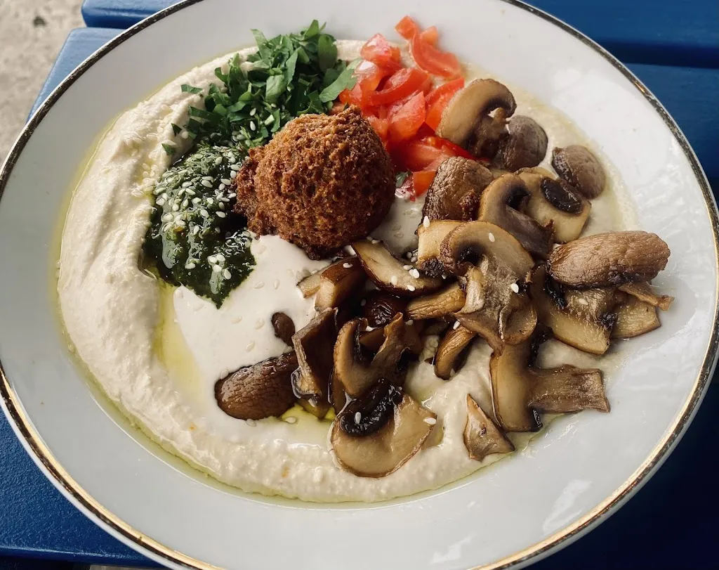 Rupal Giri_Mr and Mrs Humus_Bonn_review