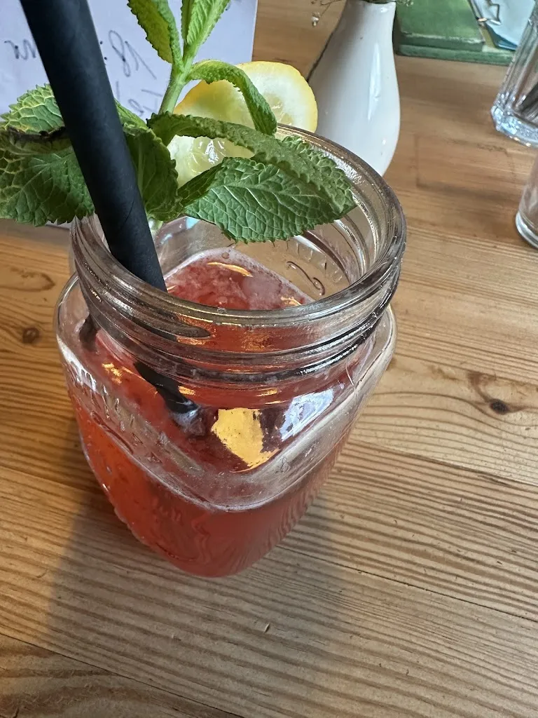 Dhruv Khattar_Mr and Mrs Humus_Bonn_review