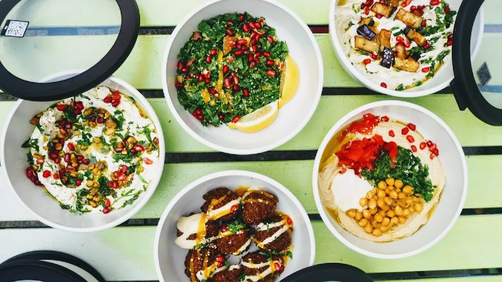 Mr and Mrs Humus_Bonn_slider_image_3