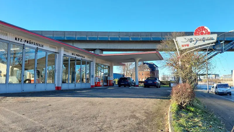 Oldtimer Tankstelle_Hamburg_slider_image_1