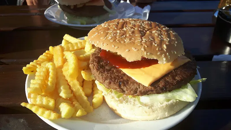 Alheimer Schlachtschiff - Christian Pahlke_Alheim_slider_image_3