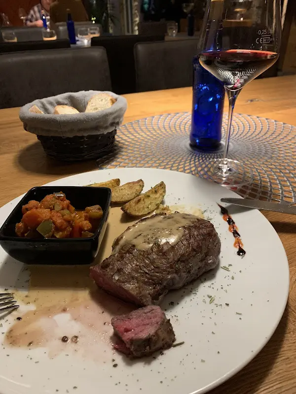 Restaurant Tables_Weinstraße_slider_image_3