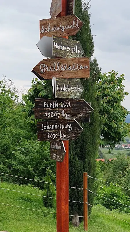 Karen McAuley_Zeter Berghaus_Weinstraße_review