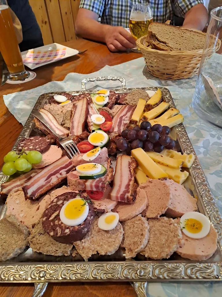 Petra Eha_Gaststätte Sonntag_Schwarzwald_avis