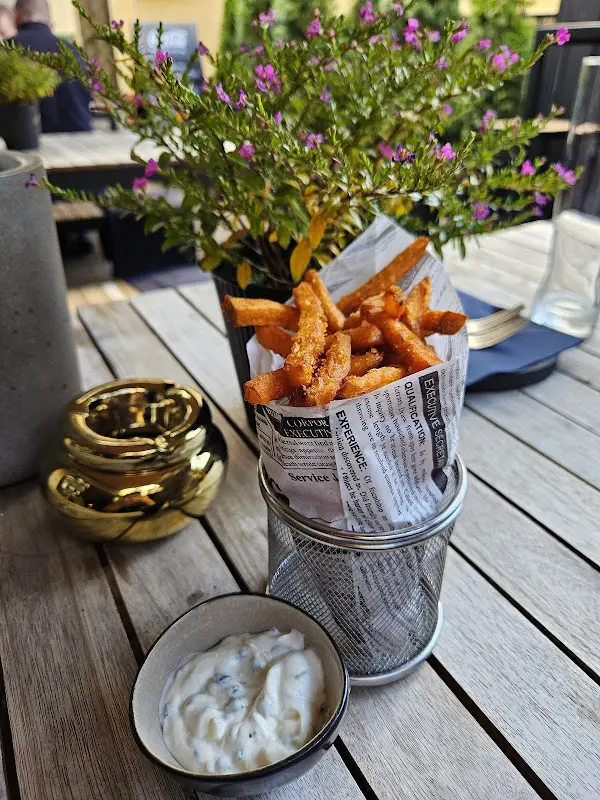 Sylvie Blake_Suusiis Burger Alsfeld_Alsfeld_review