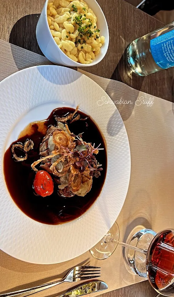 Esin Hezer_Bismarck - Restaurant & Bar_Riß_review