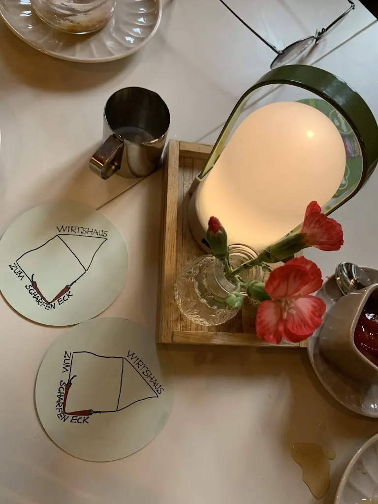 Debbie Wang_Wirtshaus Zum Scharfen Eck_Riß_review