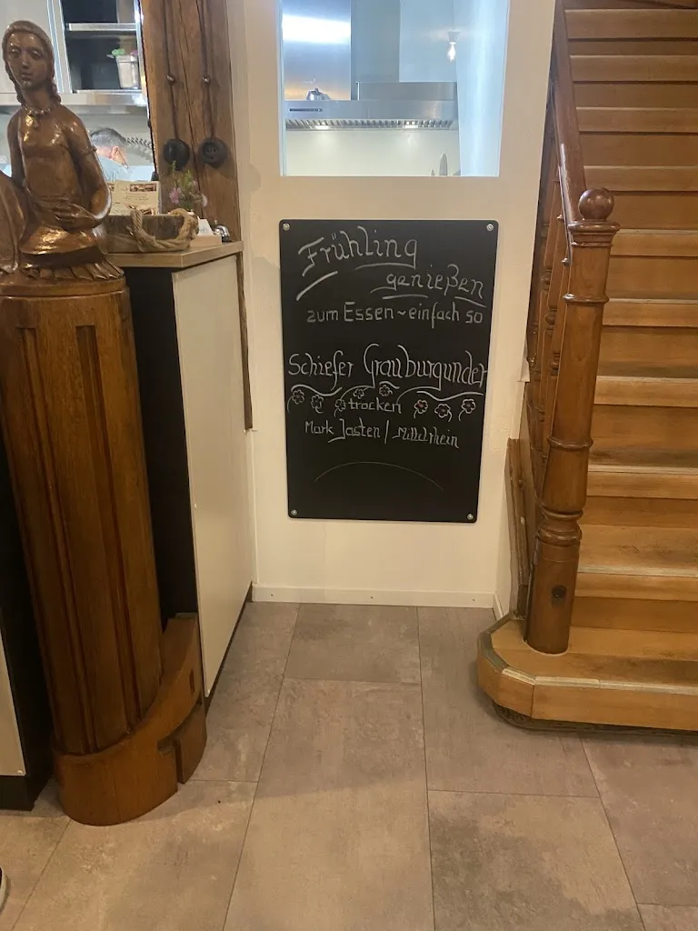 Saloni Verma_Wirtshaus Zum Scharfen Eck_Riß_review