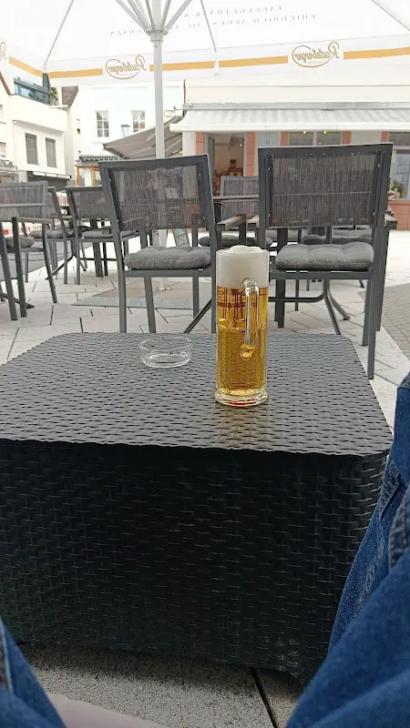 Marcel Reimers_Café am Marktplatz_Orb_review