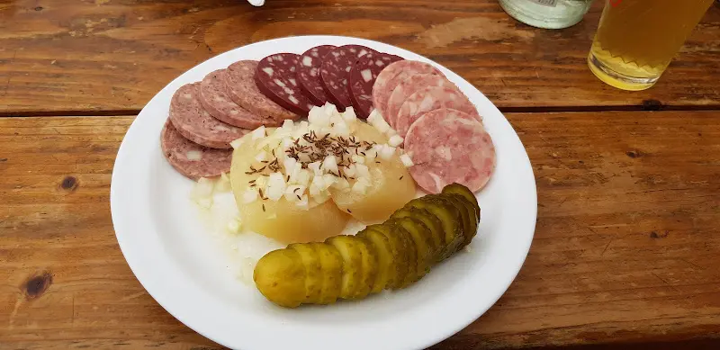 Rote-Pumpe Straußwirtschaft_Nauheim_slider_image_2