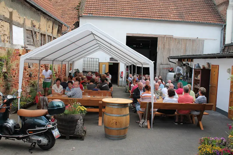 Rote-Pumpe Straußwirtschaft_Nauheim_slider_image_3