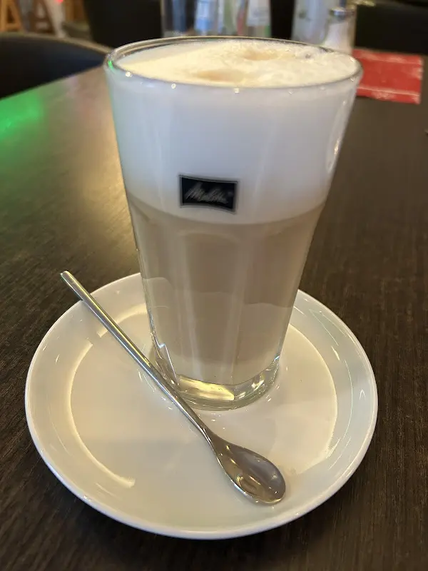 Sukanya Weiß_EisCafé Hirschberg_Wildungen_review