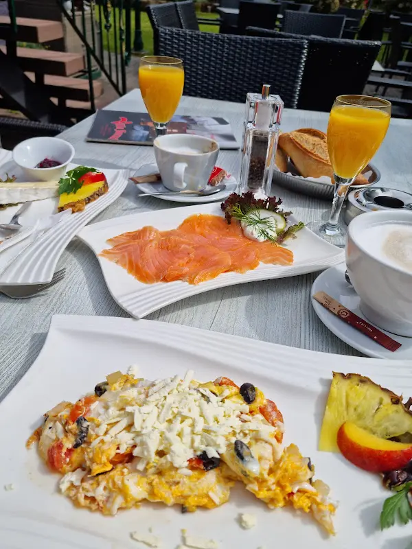 Villa Journal - Cafe-Restaurant_Seeheim-Jugenheim_slider_image_2