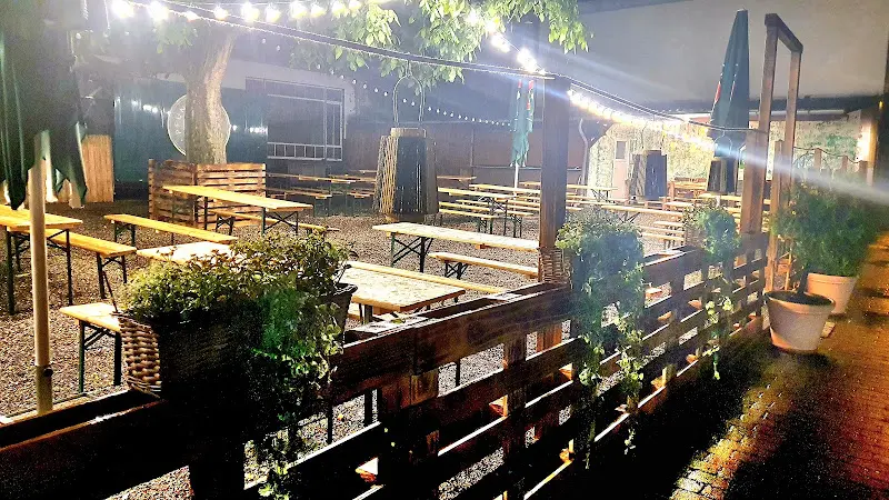 Biergarten zum Deutsches Haus restaurant in Biblis
