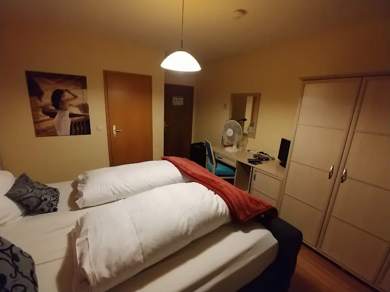 D Ph._Legend Hotel_Rhein_review