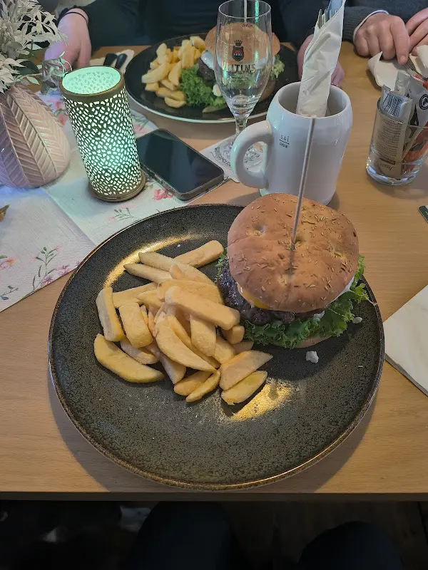 Celia Hain_Der Katzenbacher_Biedenkopf_avis