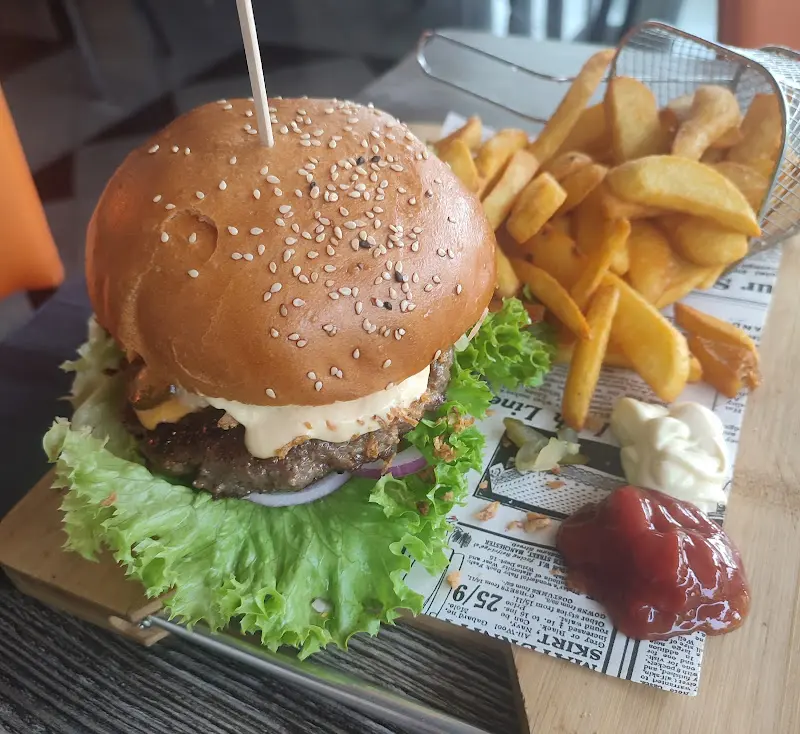 MC Bistro Burger_Birstein_slider_image_3