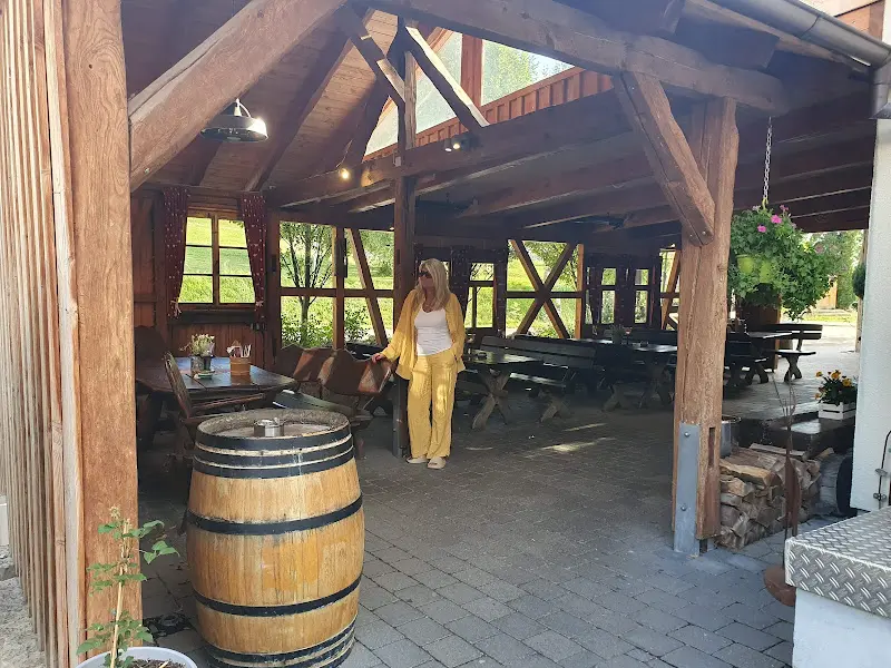 Alexander Oleff_Landgasthof Deutsches Haus - Frank Heil_Straße_recensione