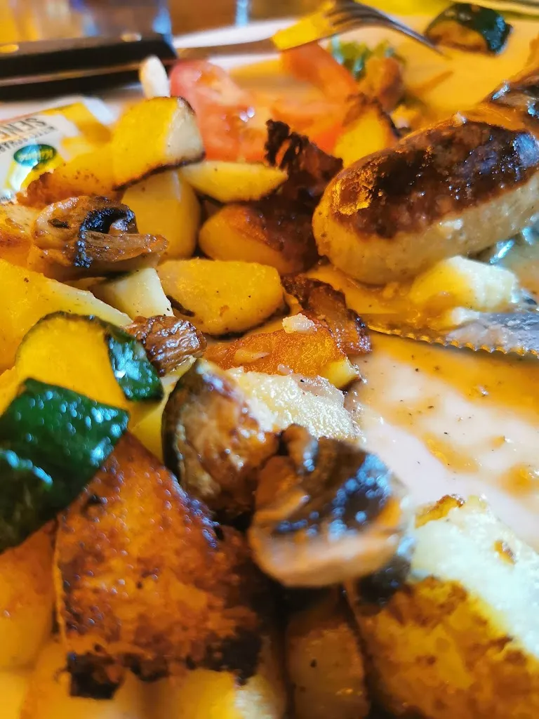 Laura Kerley_Pension & Restaurant Mühlencafé mit 