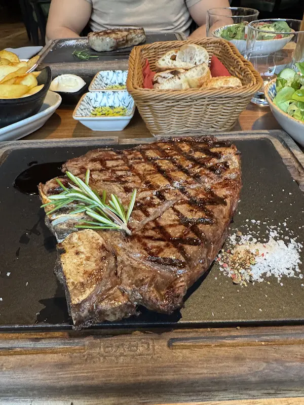 Nicole Romkes_L'ava Restaurant & More_Hanau_review