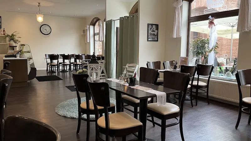 Fanny's Café und Frühstück restaurant in Büdingen