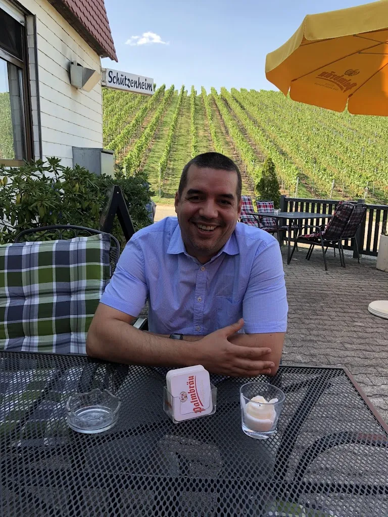 Gabriel Constantin Manaila_Schützenheim - Pizzeria il Padrino_Brackenheim_reseña