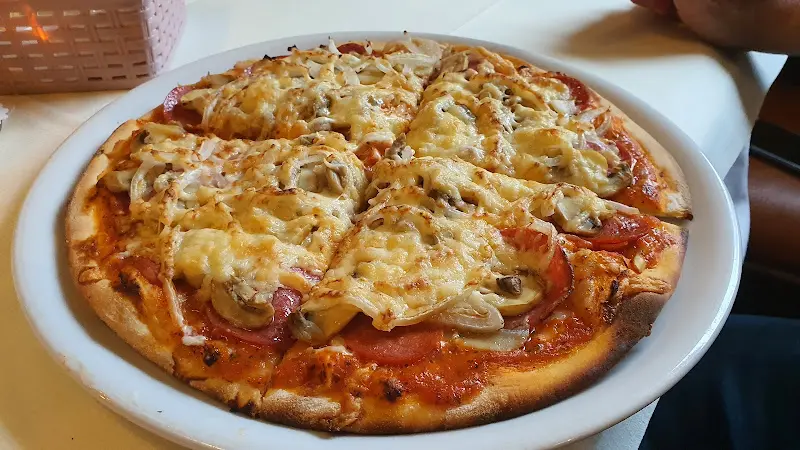 Pizzeria Trattoria Raffaello Inh. Cesare Tangredi_Driedorf_slider_image_3