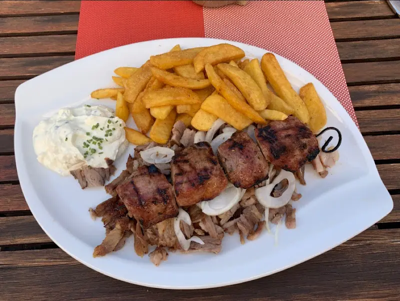 Fam Kuehrt_Volkshaus Takis & Maria_Büttelborn_avis