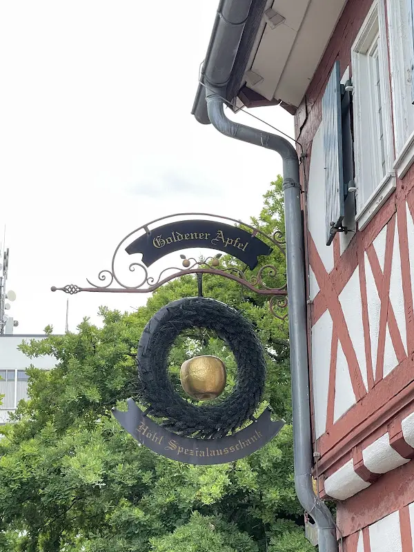 Yvonne Evergrace Digan_Goldener Apfel_Mörfelden-Walldorf_recensione