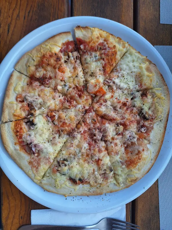 Pizzeria Calzone Inh. Admira Hadzic_Eichenzell_slider_image_3