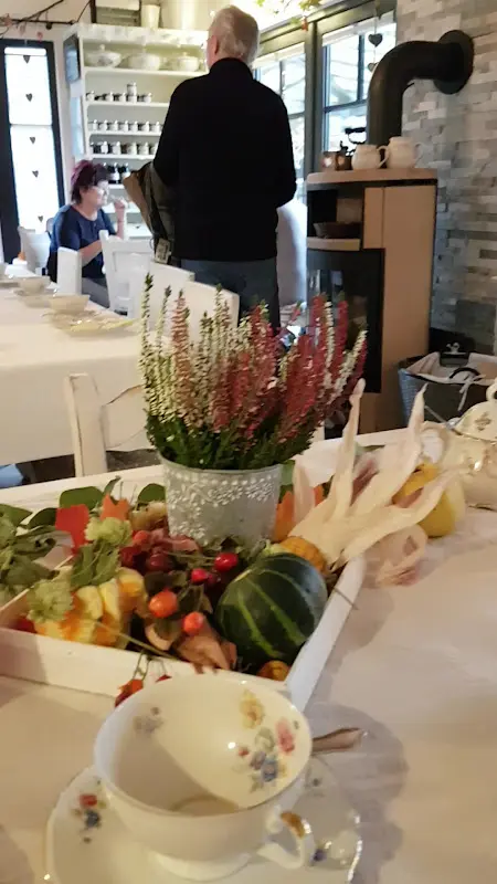 Schmeckewöhlerchen, Gartencafé und Vintage-Shop_Espenau_slider_image_2