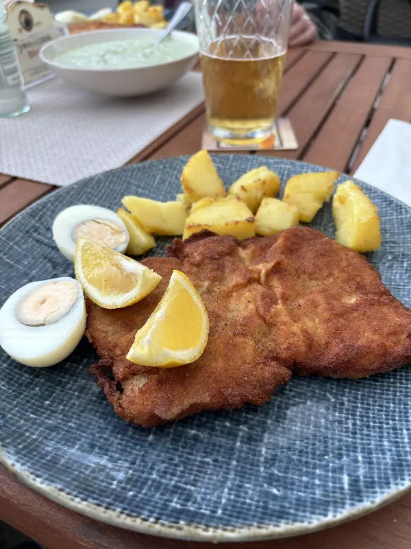 Manfred Holz_Zur schönen Aussicht_(Taunus)_review