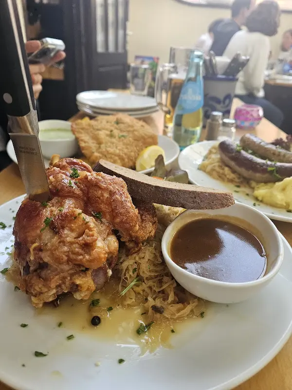 Pavin Vatanavoraluk_Apfelweinwirtschaft Atschel_Main_review