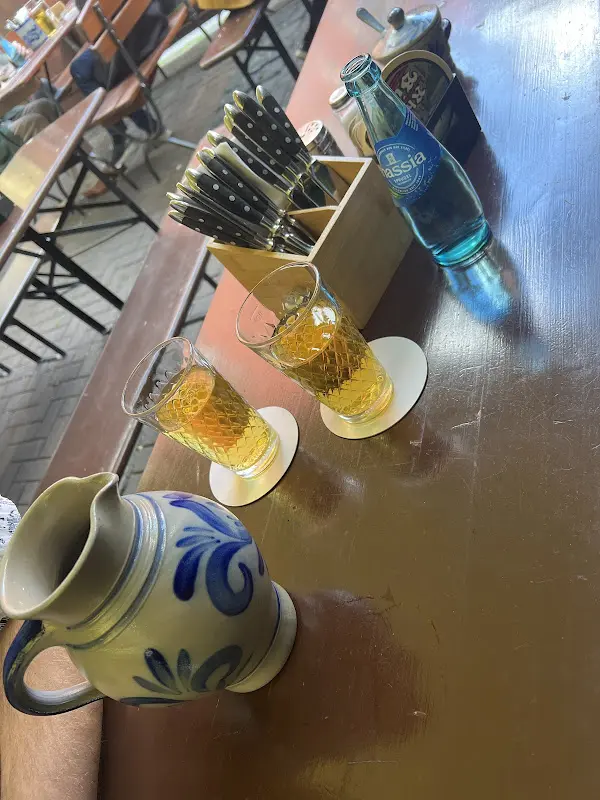 Nicole Paulette_Apfelweinwirtschaft Atschel_Main_review