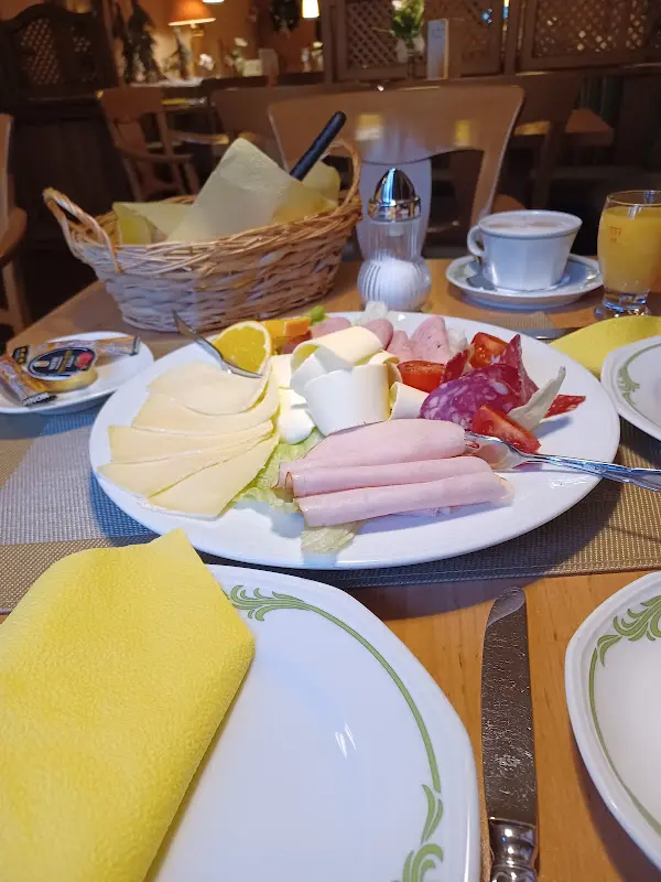 Nadja Lang_Cafe Mozart Confiserie ZART & BITTER_Eschwege_review