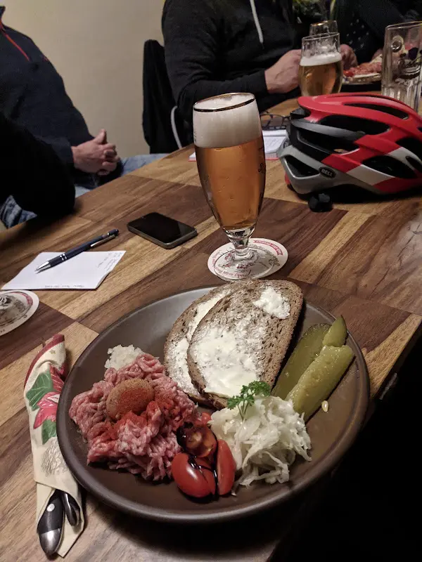 Gaststube Vogelnest Kleine Bierstube mit Kleinen Essen ,25 Personen Vereinszimmer Partyservice, Übernachtung 2x2 Betten_Frankenberg/Sa._slider_image_1