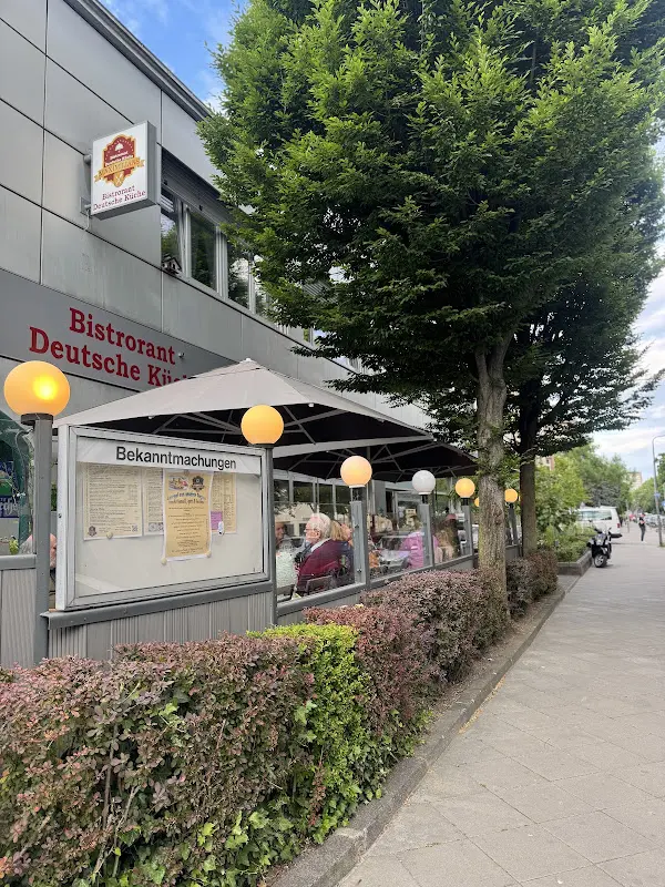 Dame Ritrka_Maximilians_Main_review