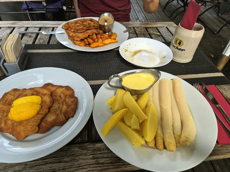 Justyna Zielska_Maximilians_Main_review