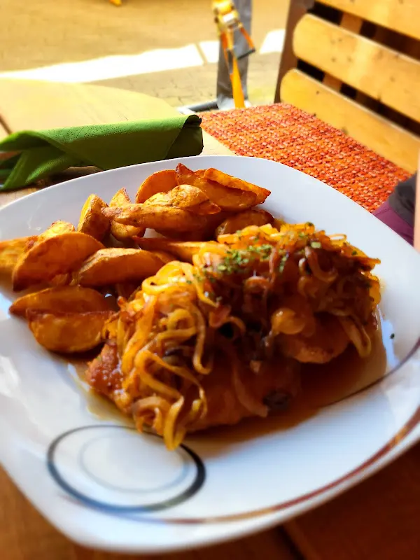 Gaststätte Zum Dorfbrunnen_Glauburg_slider_image_1