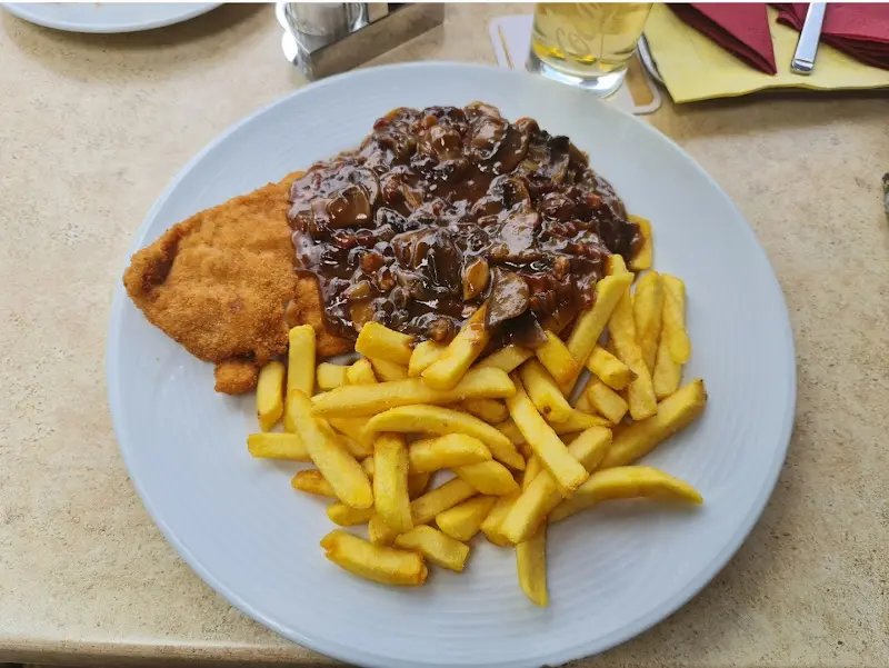 manuela Siller_La Grotta_Helsa_review