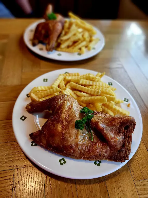 Silke Hilß_Speisegaststätte Zur Blauen Taube_Straße_review