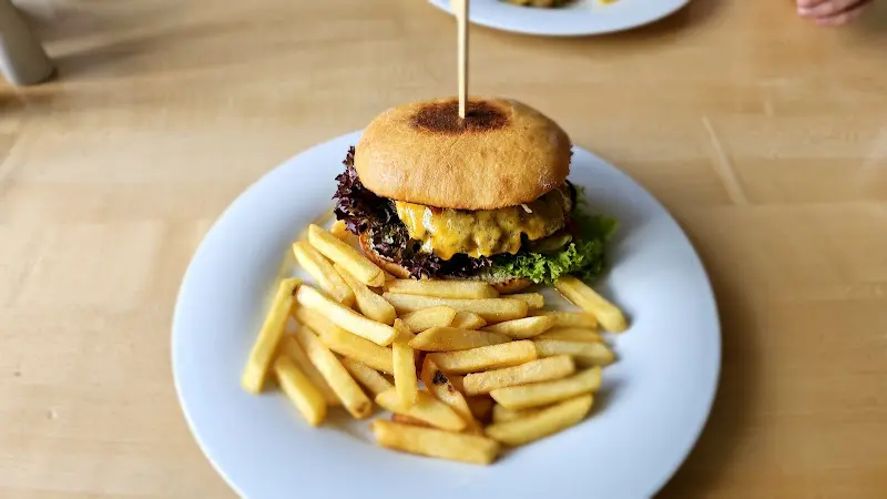 Halber Mond_(Bergstraße)_slider_image_2