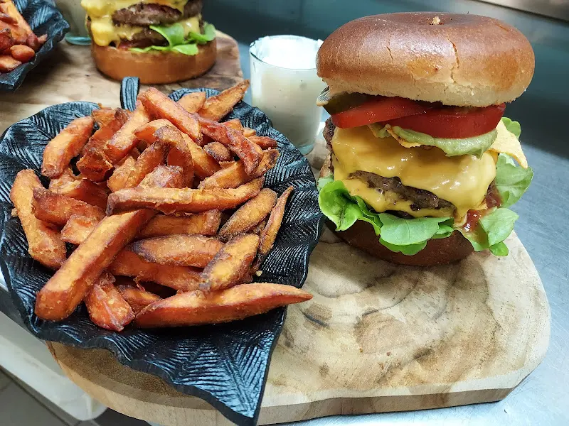 Pizza and Burger Hub _Heusenstamm_slider_image_2