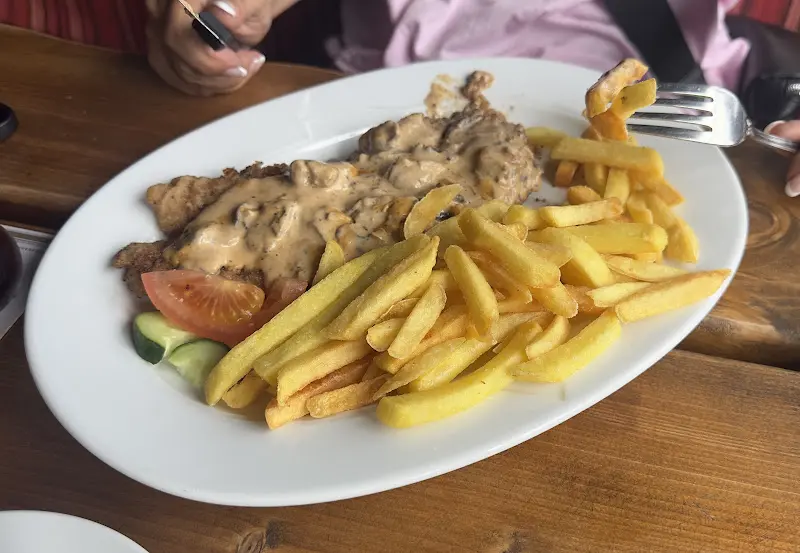 Schlossbergstube_(Efze)_slider_image_3